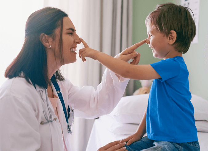 Médico y niño